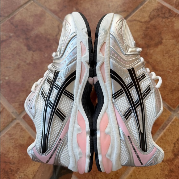 ASICS White Sneakers with Pink Accents and Black Detailing - Picture 4 of 6